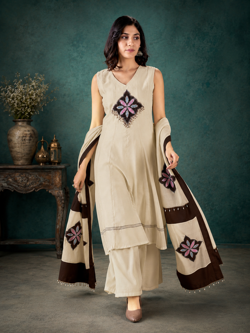 Off-White Mal Chanderi Straight Kurta Set with Patchwork Applique Dupatta