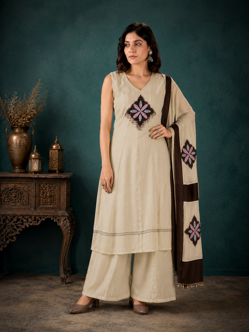 Off-White Mal Chanderi Straight Kurta Set with Patchwork Applique Dupatta